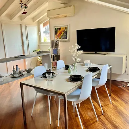 Vanessa's Art Rooftop * كومو