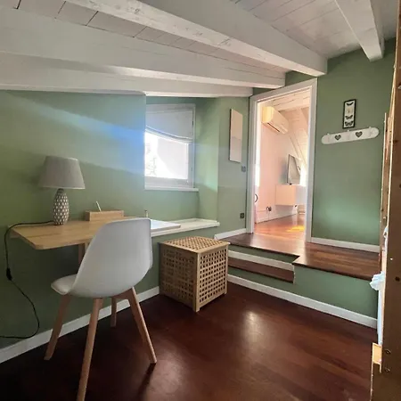 Vanessa's Art Rooftop * Como