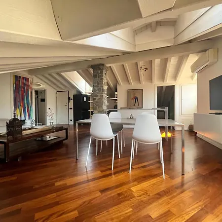 Vanessa's Art Rooftop * Côme